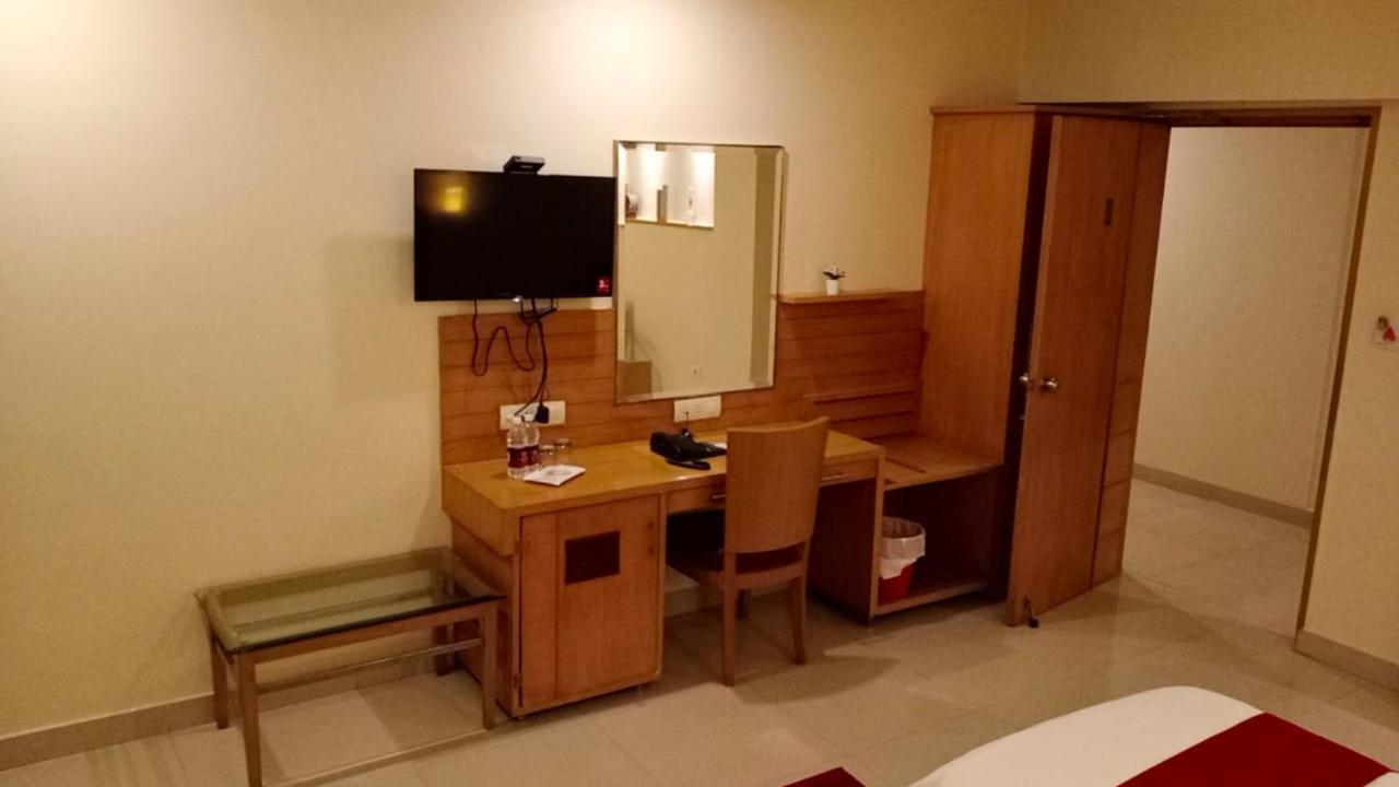 Fabhotel A&M - Nr Lv Prasad Institute, Banjara Hills Haiderabad Buitenkant foto