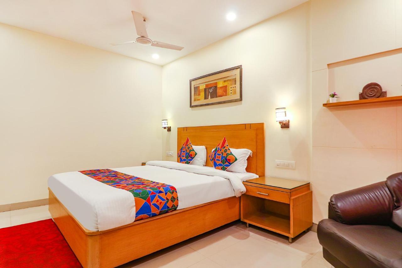 Fabhotel A&M - Nr Lv Prasad Institute, Banjara Hills Haiderabad Buitenkant foto